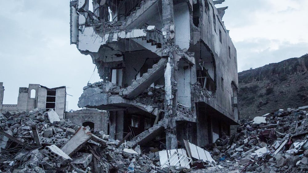 Bâtiment résidentiel détruit le 25 août 2017, lors d'un raid aérien saoudien qui a fait 16 morts et 17 blessés. © Rawan Shaif