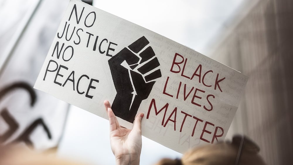 Manifestation silencieuse contre le racisme et les violences policières, le 6 juin 2020. ©Amnesty International / Jarek Godlewski