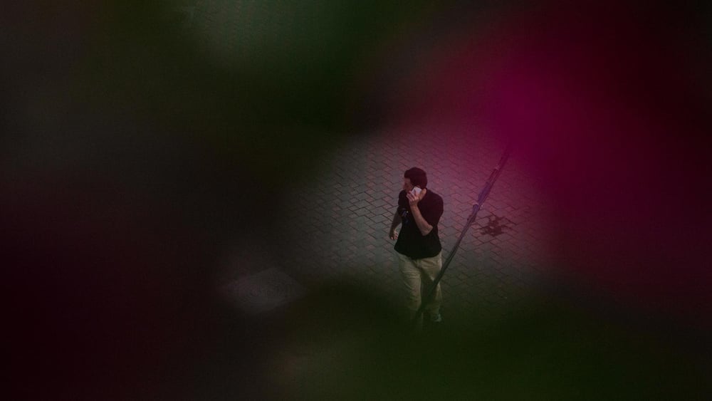 Au nom de la sécurité, les autorités mettent en place une surveillance de masse préventive, contraire au respect de la sphère privée. © Max Savychau