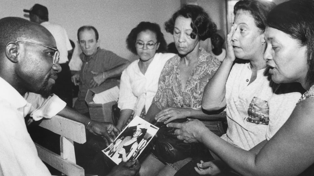 En 1995, Pierre Sane, ancien secrétaire général d'Amnesty International, avait rencontré les mères de certains des onze disparus. © C.J. Ripper / Imagens da Terra