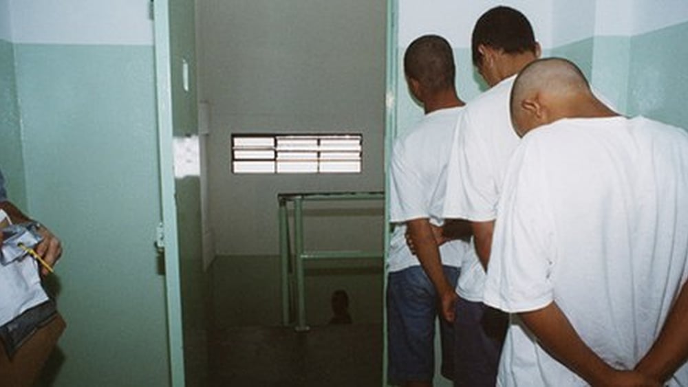 Selon le projet de loi, les jeunes âgés entre 16 et 18 ans seraient incarcérés dans les mêmes établissements que les adultes. © Marilda Campolino