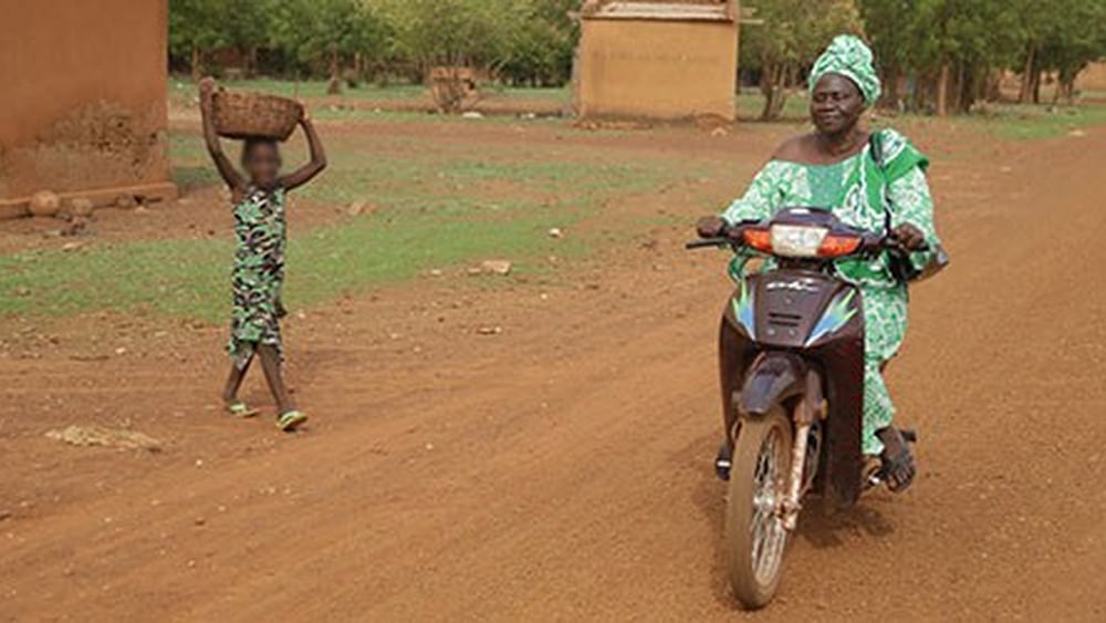 Le droit burkinabè, protège l’égalité des genres mais, dans la pratique, les mutilations génitales féminines, les mariages forcés et précoces ainsi que la violence domestique sont monnaie courante.  © Amnesty International/Nick Loomis