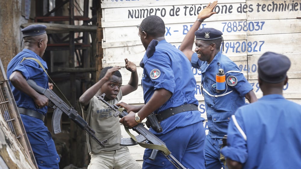 La police burundaise a eu recours à la force de manière excessive, y compris contre des enfants. © EPA/DAI KUROKAWA