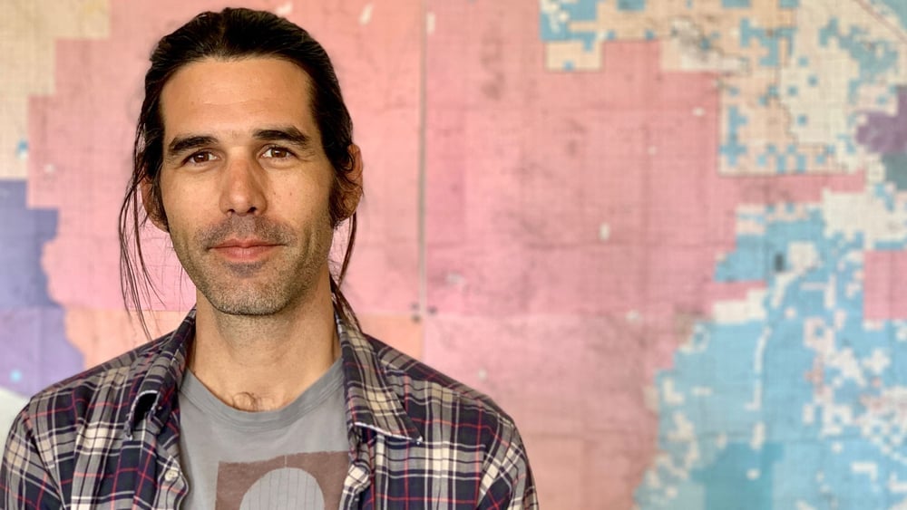 Scott Warren est poursuivi pour avoir fourni une aide humanitaire à Ajo, la ville où il habite, située dans une région désertique de l’Arizona. © Amnesty International