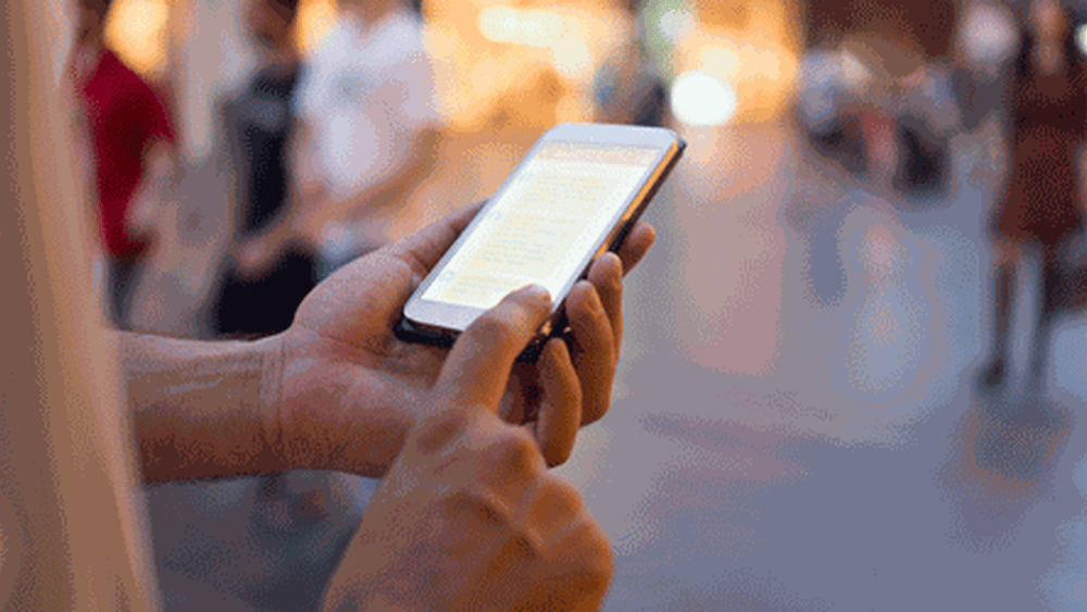 La nouvelle loi autorise l'interception de communications sur les portables, et l'installation chez les fournisseurs d'accès à Internet de boîtes noires qui collectent les données de millions d'internautes. © iStock