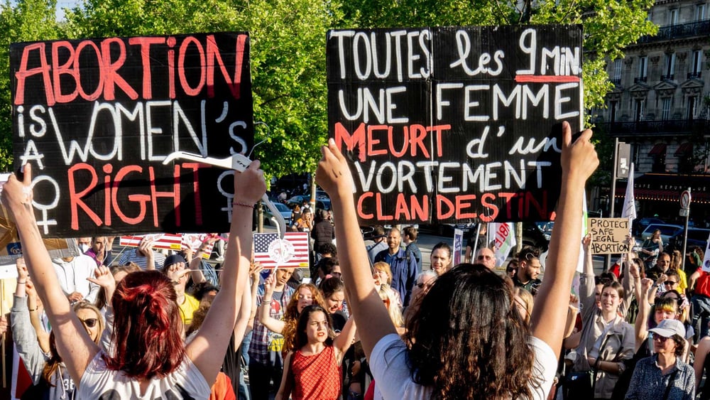 Manifestation en faveur du droit à l'avoirtement à Paris en mai 2022. © Bruno Fert