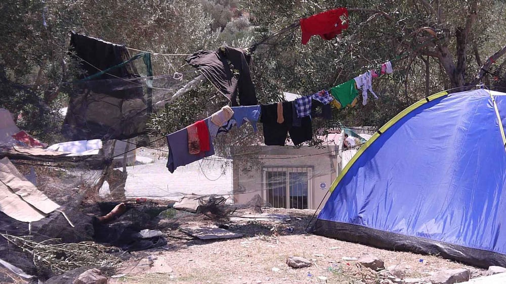 Des réfugiés dans un camps informel au dehors du centre de détention surpeuplé de Moria sur l’île grecque de Lesbos | © Amnesty International