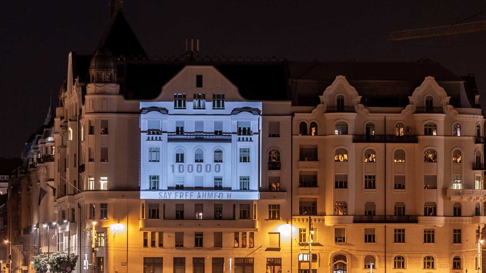Projection sur le Ministère de la Justice à Budapest, Hongrie 18/09/2018 en combinaison avec la remise d'une pétition signée par 100'000 personnes demandant la libération d'Ahmed H avant son audience en appel. © Martin Jani
