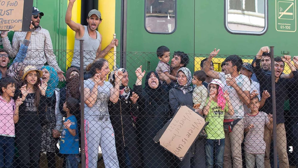 Les migrants refusent de quitter le train stoppé par la police dans une gare hongroise © Getthy Images
