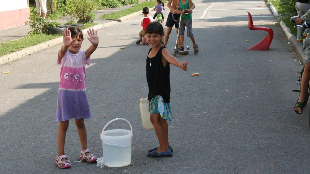 Les Roms sont exposés à de multiples formes de discrimination au quotidien, qui ont une incidence sur la scolarité des enfants et l’emploi des adultes. © Amnesty International / David Gaspar