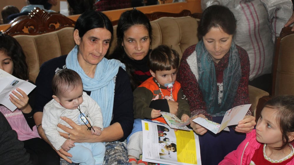 Groupe de femmes réfugiées yézidies en Grèce. Elles ont séjourné dans des camps de réfugiés dans des conditions très pénibles et extrêmement dangereuses. © Amnesty International