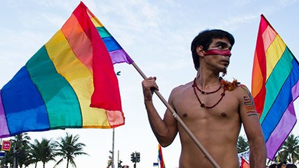 Un vote historique a permis de ratifier la modification de la Constitution irlandaise, selon laquelle «Le mariage peut être contracté suivant la loi entre deux personnes sans distinction de sexe». © Amnesty International