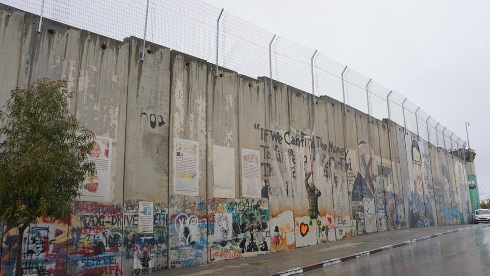 Le mur traverse la ville de Bethléem. © AI/mre