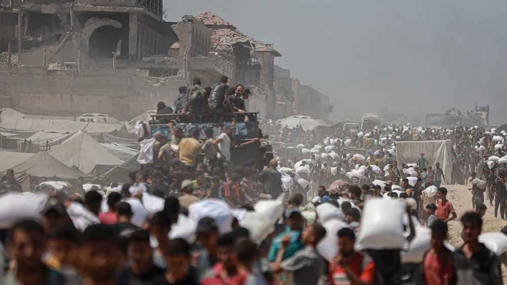 Distribution de biens humanitaires dans la ville de Gaza, le 27 juillet 2025. © Khames Alrefi/Anadolu via Getty Images