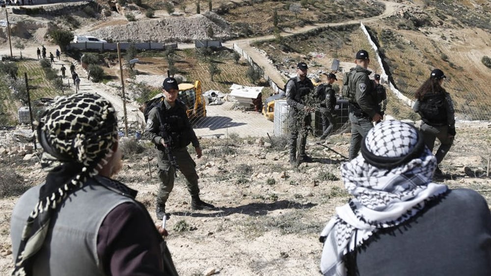 Les forces armées israéliennes sécurisent le site de la communauté Masafer Yatta où six maisons palestiniennes ont été démolies, 18 février 2025 © Anadolu via Getty Images
