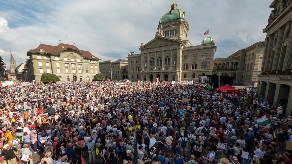 De nombreuses organisations de la société civile, comme ici en juin 2025, s'engagent depuis de nombreuses années en faveur du respect des droits humains et du droit international humanitaire à Gaza. © Lukas Erni