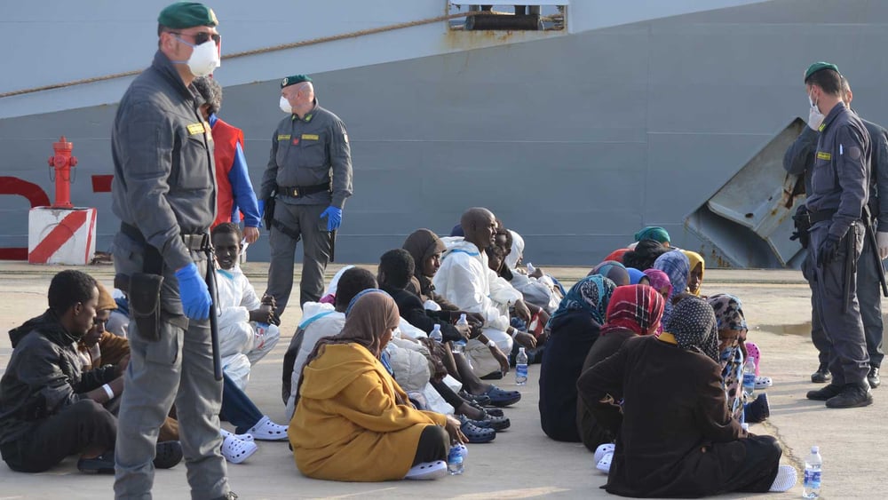 Des réfugiés à leur arrivée au port d'Augusta en Sicile. © Amnesty International