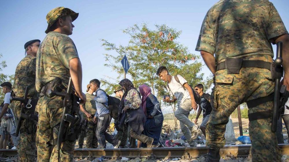 La police macédonienne a utilisé des balles en caoutchouc et des grenades assourdissantes contre les réfugiés et les migrants empêchés d'entrer dans le pays. © Amnesty International /Richard Burton)