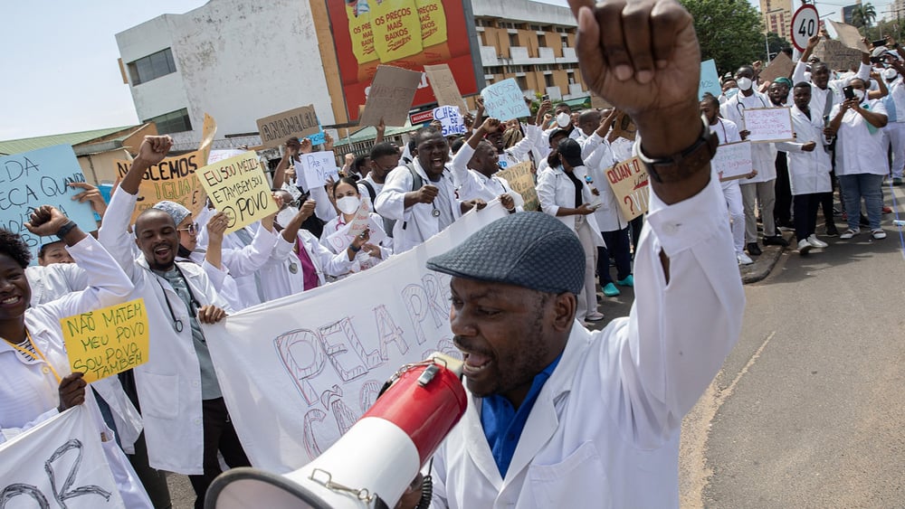 Le corps médical avait manifesté son soutien aux manifestant·e·s qui avaient subi la répression des forces de sécurité à la suite des élections présidentielles de 2024 © Alfredo Zuniga /AFP via Getty Images