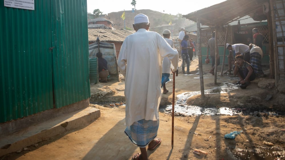 Âgé de 100 ans, le réfugié rohingya Qari Arshad Hossain se trouve actuellement dans un camps au Bangladesh. ©Amnesty/Reza Shahriar Rahman