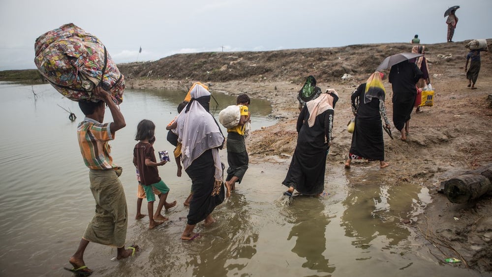 Des réfugiés rohingyas arrivent au Bangladesh par bateau depuis le Myanmar © Andrew Standbridge / Amnesty International