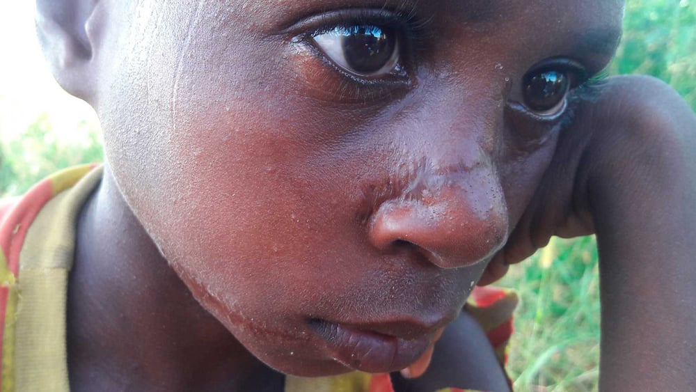 33 villageois·e·s ont été tués et cinq villages ont été incendiés dans la zone de gouvernement local de Numan (État d’Adamawa), bien que les forces de sécurité aient été prévenues 16 heures à l’avance.©Amnesty International