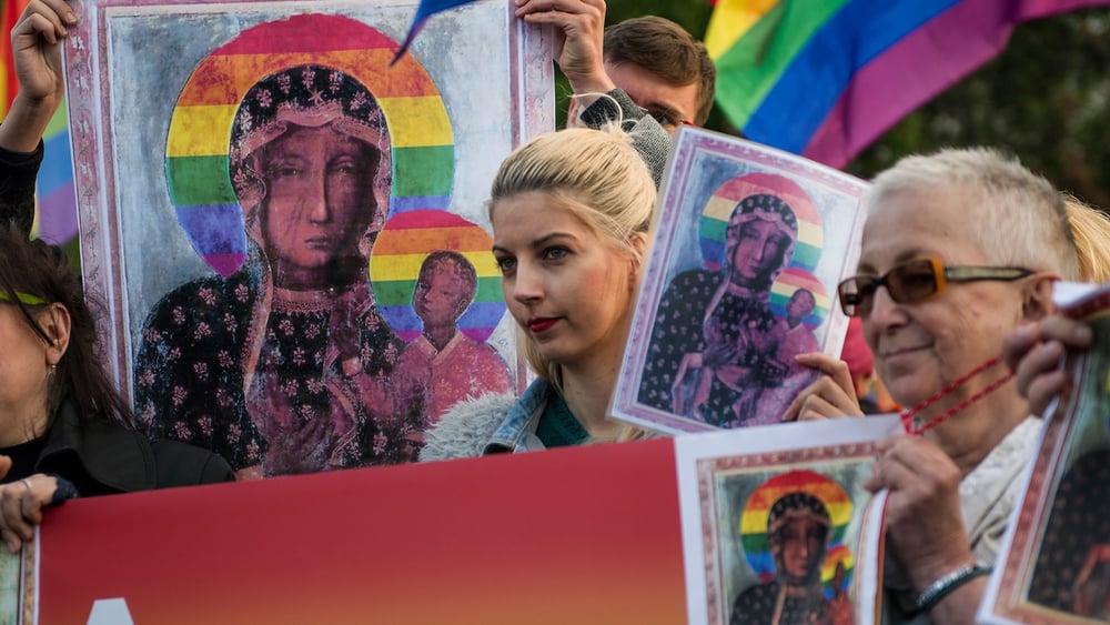 Des manifestantes avec leurs pancartes de la Vierge Marie lors d'une manifestation à Varsovie. © 2019 SOPA Images