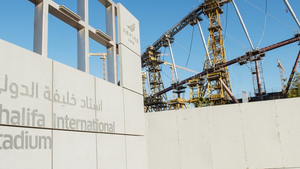 Les ouvriers migrants travaillant sur les chantiers de rénovation du stade Khalifa sont victimes de graves abus. © Amnesty International
