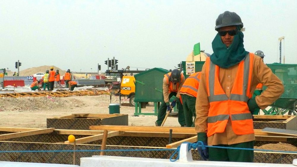 Les ouvriers du chantier s'activent sous une chaleur écrasante. © Amnesty International