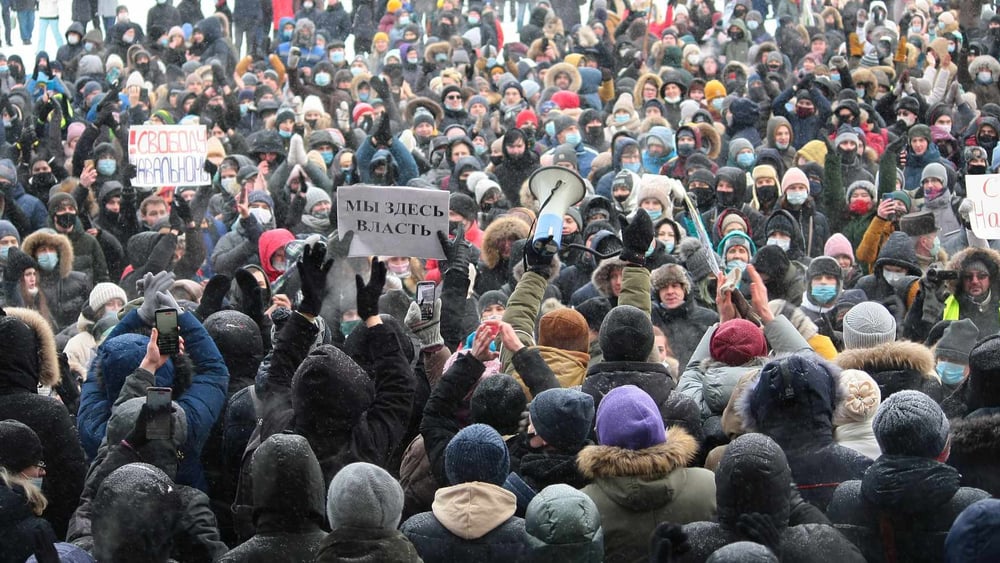 Malgré des températures frisant les -50 degrés, les manifestants russes ont été nombreux à demander la libération de l'opposant Alexei Navalny. Ici, lors d'une manifestation non autorisée le 23 janvier à Perm city. © Shutterstock/Baba Mora
