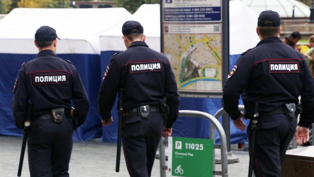 Selon un journaliste russe de Novaya Gazeta, en février, trois journalistes russes ont été arrêtés illégalement à Grozny par des policiers tchétchènes.© Amnesty International