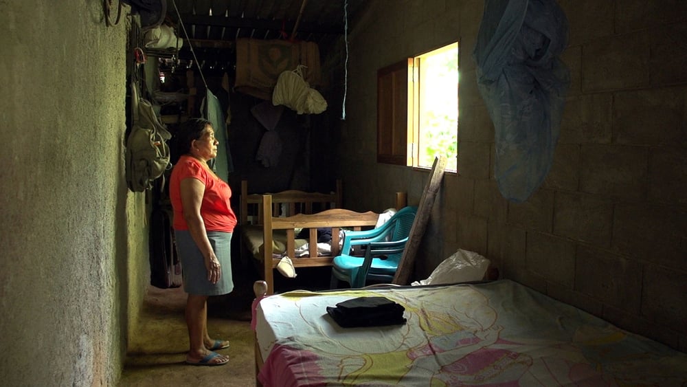 Mária Sánchez dans la chambre de sa fille, Teodora, qui a été condamnée à 30 années de détention après une fausse couche. © Amnesty International