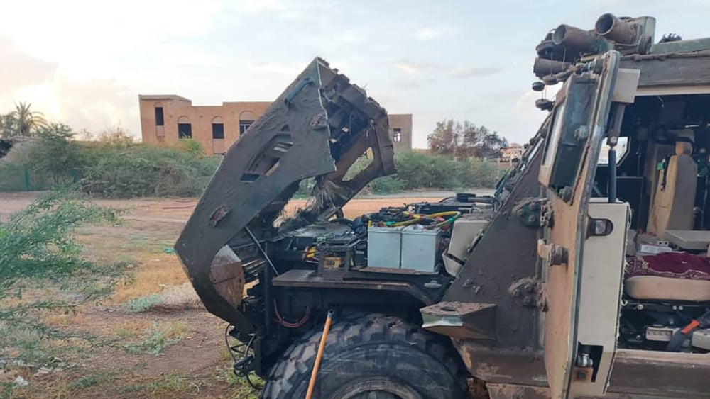 Le système GALIX de fabrication française, visible au-dessus du pare-brise de ce transport de troupe, tire des munitions fumigènes pour cacher le véhicule aux yeux d'assaillant·e·x·s. © DR