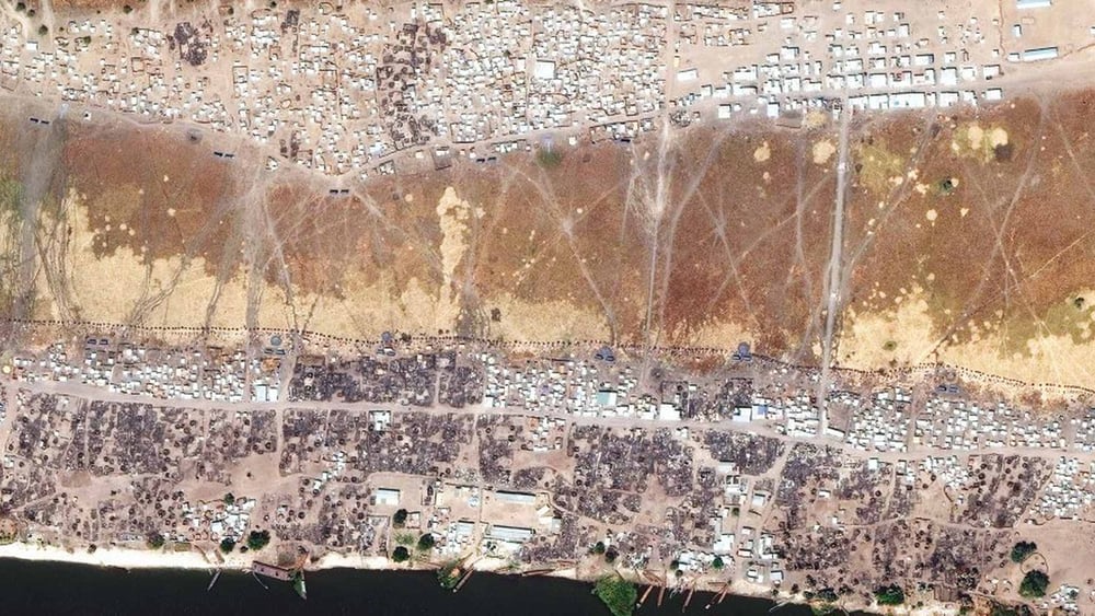Images satellites prises en mars 2017 montrant la destruction d'habitations et de biens civils dans les quartiers du centre de Wau Shilluk. © DigitalGlobe 2017, NextView License