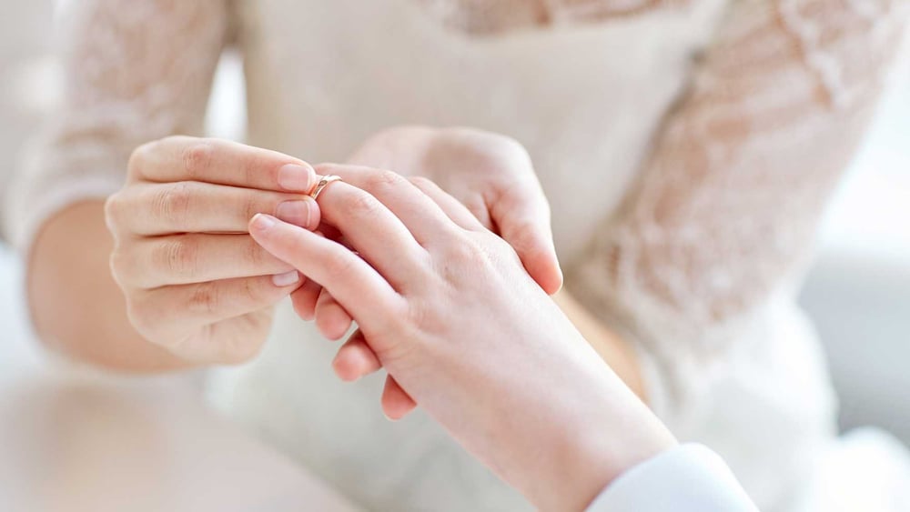 Les couples homosexuels sont aussi concernés par la pénalisation du mariage – mais sans bénéficier des mêmes droits que les couples hétérosexuels. © Syda-Productions / Shutterstock.com