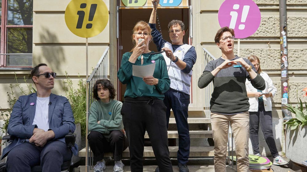 Le comité de l'initiative de l'inclusion exige: Décider nous-mêmes comment, avec qui et où nous souhaitons vivre et travailler. © Jonathan Liechti / Initiative pour l'inclusion