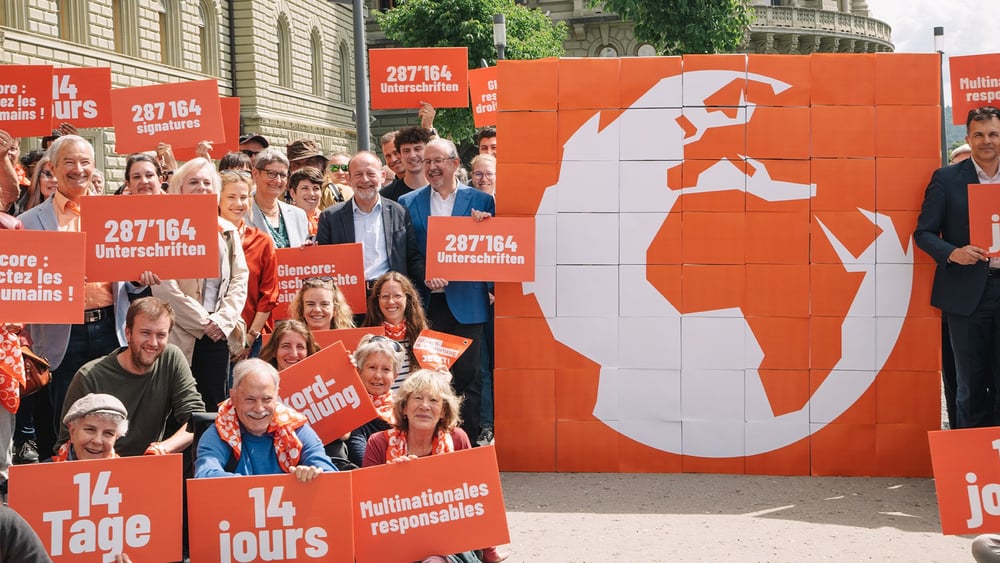 En mai dernier, la coalition pour des multinationales responsables avait remis une initiative munie de plus de 280 000 signatures. © DR