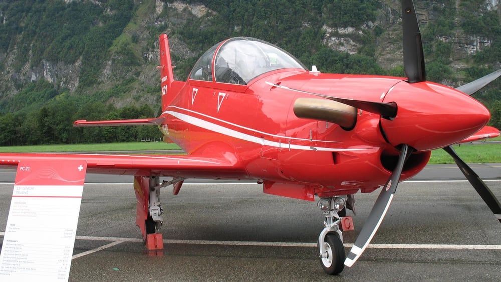 Pilatus soutient la formation des pilotes de combat en Arabie saoudite, aux Émirats Arabes Unis et dans d'autres pays avec des avions d'entraînement et des simulateurs. © wikimedia / Hb-mfb