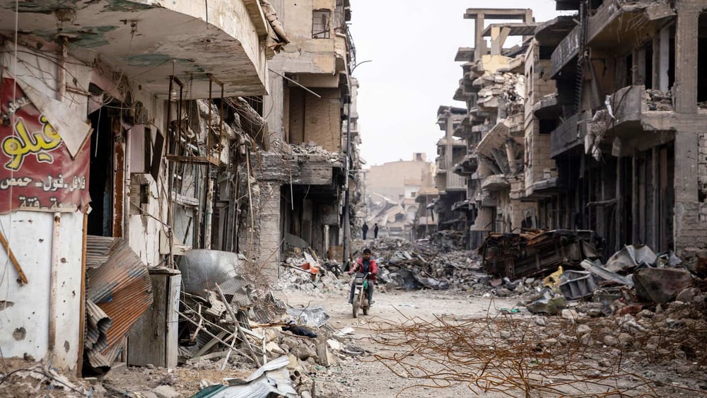 Avec l’aide des milliers de «Strike Trackers» volontaires Amnesty pourra définir précisément quand et où les frappes aériennes de la coalition ont détruit des bâtiments. © Amnesty International