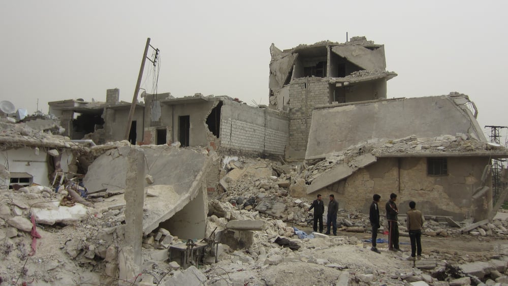 Les ruines après les tirs de missiles balistiques par le gouvernement syrien dans la province d'Alep. © Amnesty International