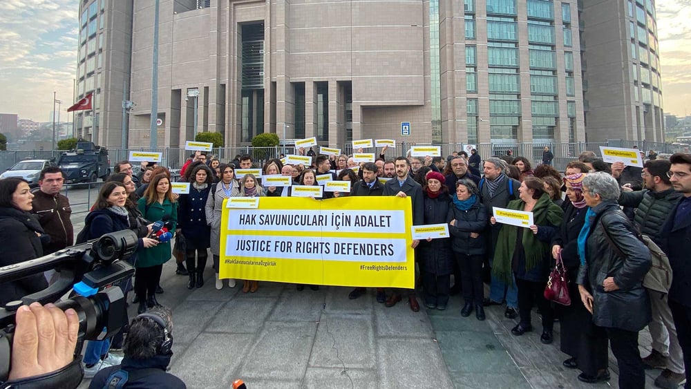 Rassemblement devant le tribunal d'Istanbul, février 2020. © Fırat Doğan/AI Turkey