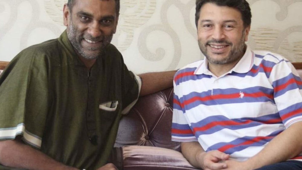 Kumi Naidoo, secrétaire général d'Amnesty International, aux côtés de Taner Kiliç, président honoraire d'Amnesty Turquie. © DR