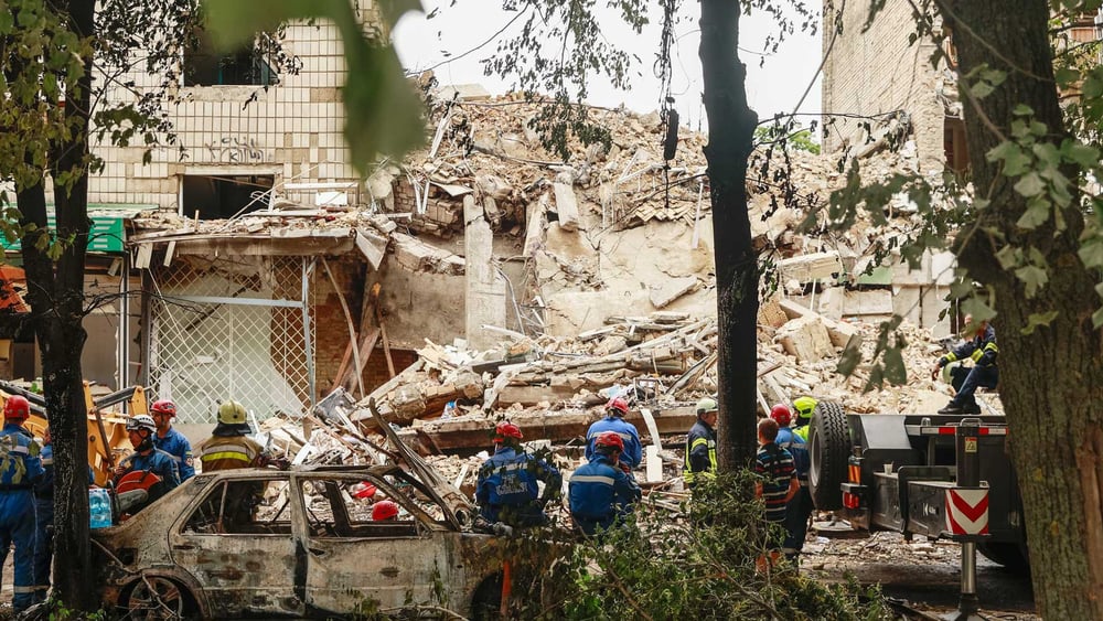 Les villes et villages ukrainiens sont massivement bombardés par des missiles et des drones russes. Cette maison à Kyiv a été détruite en juin 2025, lorsqu’en une seule nuit plus de 400 drones ont été tirés sur le territoire ukrainien.© Amnesty International