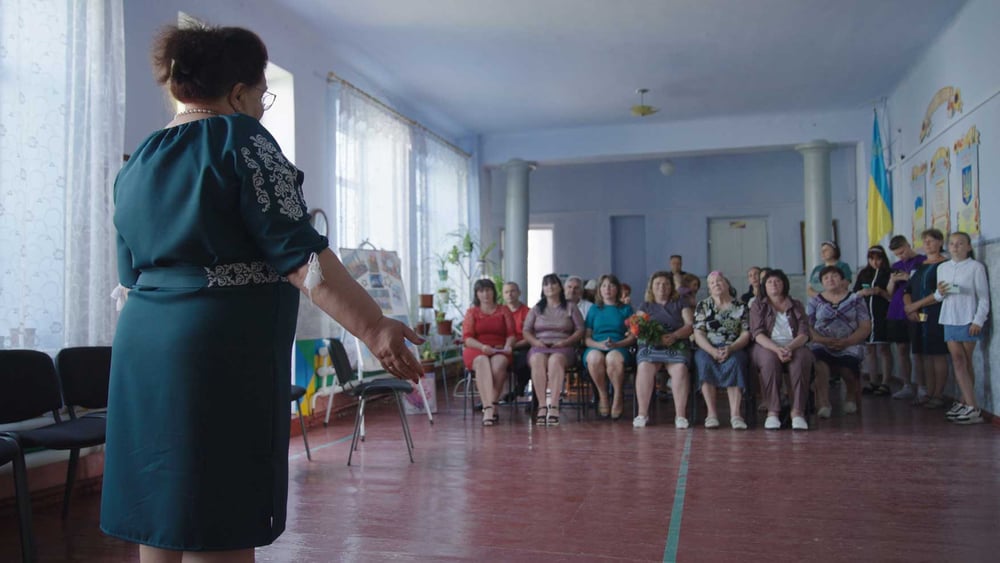 Dans les territoires occupés par la Russie, les enseignant·e·x·s ukrainien·ne·x·s n'ont pas d'autre choix que d'enseigner un programme truffé d'éléments de propagande d'État russe. © Amnesty International