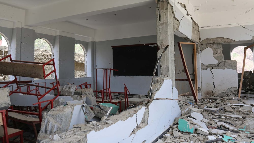 Une école détruite par une frappe aérienne menée par la coalition saoudienne sur la ville de Taiz.©  akramalrasny / shutterstock