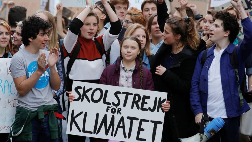 La militante suédoise pour l'environnement Greta Thunberg participe à Paris à une manifestation réclamant des mesures urgentes pour lutter contre le changement climatique. © REUTERS/Philippe Wojazer