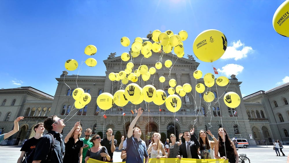 Campagne contre la traite des armes, action devant le palais fédéral en 2012 © Valérie Chételat