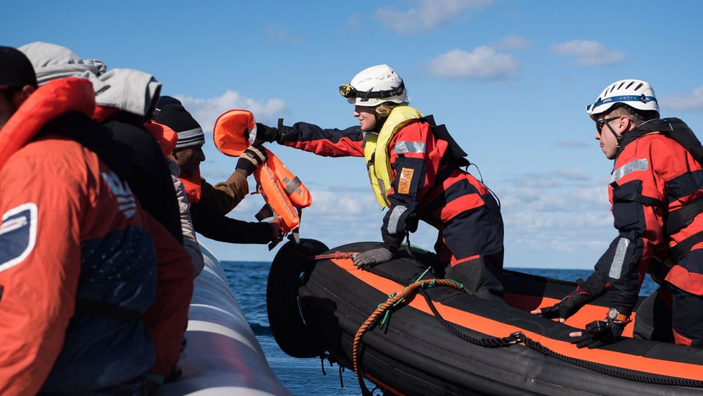 Le «mur flottant» compliquera la tâche des sauveteurs et sauveteuses en mer méditerannée. © Chris Grodotzki / Sea-Watch.org