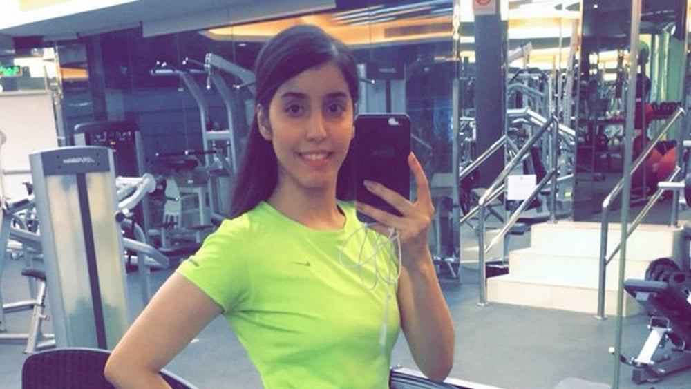 Selfie de Manahel al-Otaibi dans une salle de sport