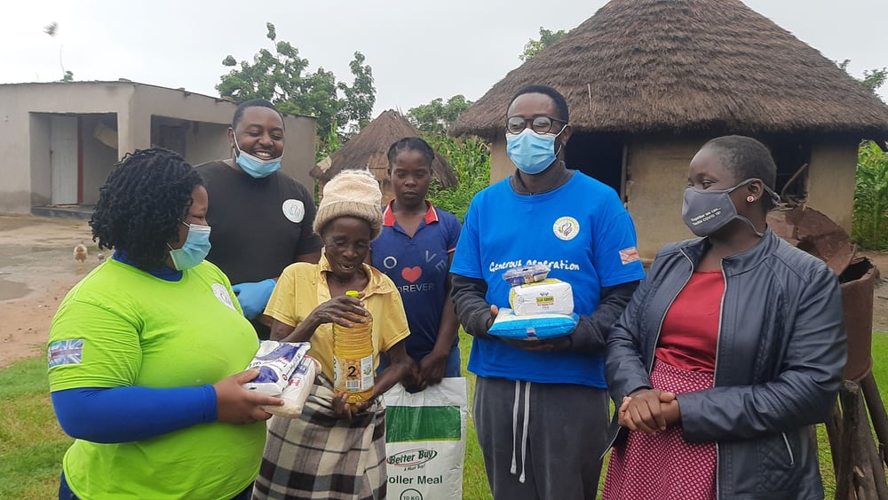 Distribution de biens de première nécessité aux personnes tombées dans la pauvreté à cause de Covid. © Bmazh/ wikimedia